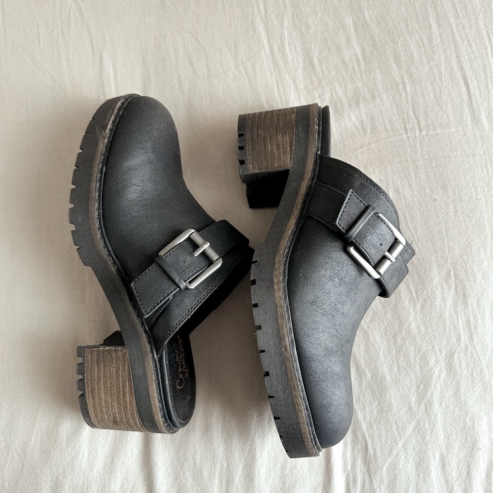 Crown Vintage Clogs